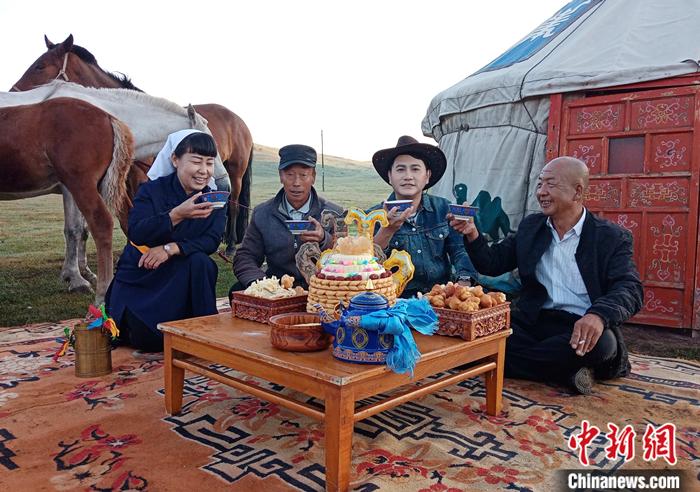 2020��8�����_�������˸��֗�Ʒ�(��2)�ڃ�(n��i)�ɹŞ��m�첼�Ĕz���H�۵Ğ��m�첼��MV�r���w��(n��i)�ɹ��L�������L�߹��D