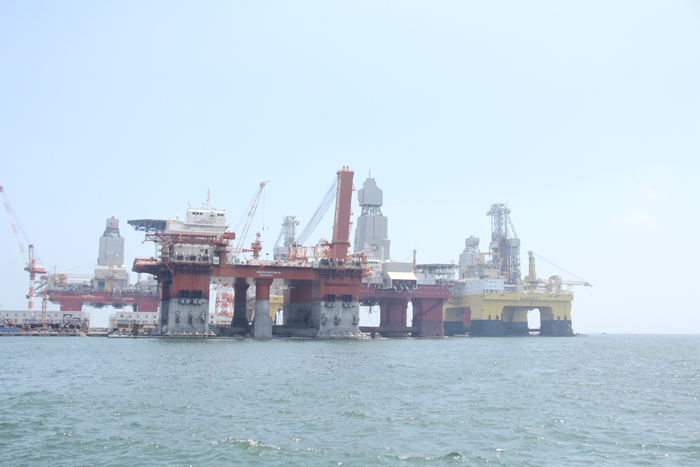 中集來(lái)福士生產(chǎn)的“藍(lán)鯨”海上鉆井平臺(tái) 中集來(lái)福士生產(chǎn)的“藍(lán)鯨”海上鉆井平臺(tái)