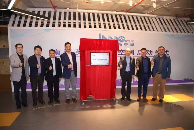 �Ϻ�Ӣ�Z��(chu��ng)�¿��g��ʽ�������������wʽ��(chu��ng)�I(y��)Ͷ�Y�c����(w��)