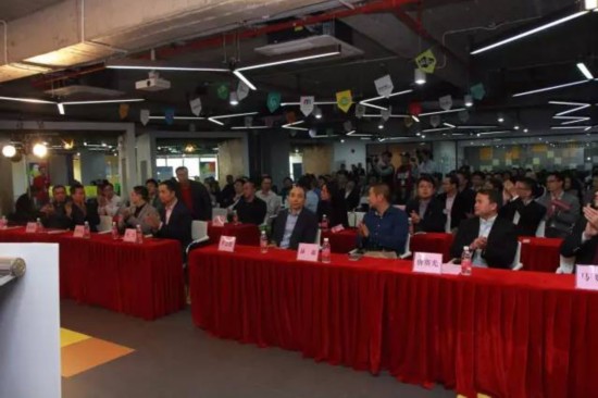 �Ϻ�Ӣ�Z��(chu��ng)�¿��g��ʽ�������������wʽ��(chu��ng)�I(y��)Ͷ�Y�c����(w��)