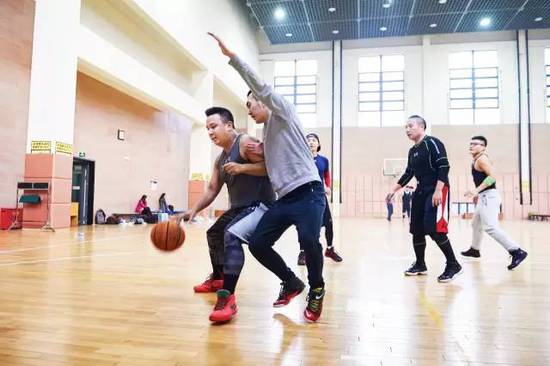 �����ϲ�g��@����λ���ǵ÷ֺ��l(w��i)���@һ�ۺÏČW(xu��)���r(sh��)��һֱ���m(x��)���˽�������(chu��ng)�I(y��)���g����Ȼ�������������(x��)�T��