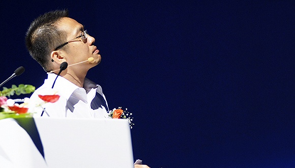 2000�������A���������(n��i)����(chu��ng)�I(y��)���Ĵ󱳾��£��r�θ����õ���һ���x�_�A�������τ�(chu��ng)�k�˸۞��W(w��ng)�j(lu��)��