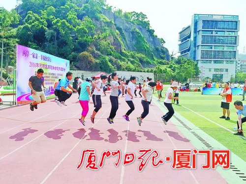 �������}�顰�ɰ�һ���H���Ҹ��옷�С���ͬ���ں�Ȥζ�\�ӕ�10��29���e���������M�D/˼���^(q��)�_�k �ṩ��