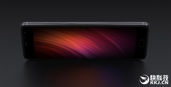 �t��Pro��Ļ���أ��״��χ�(gu��)�a(ch��n)AMOLED��