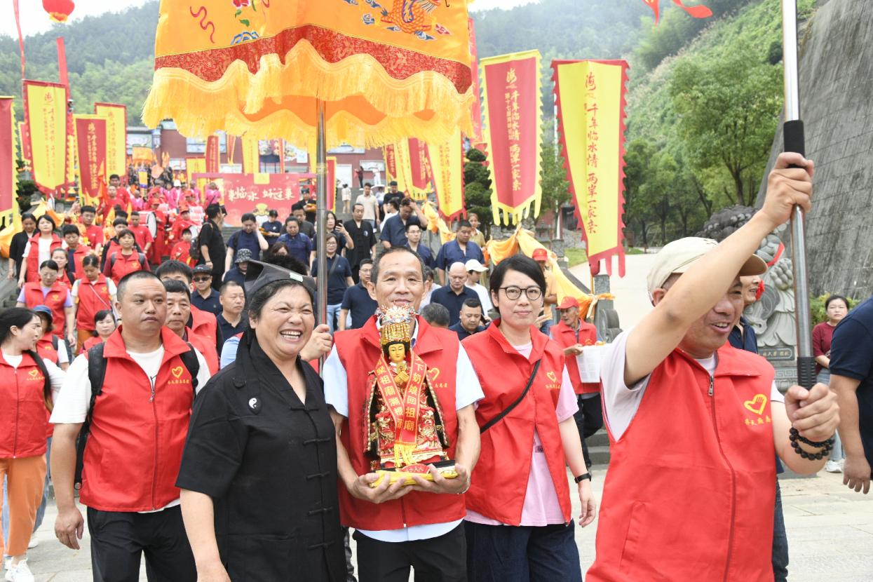 �������������R�����(d��ng)�F(xi��n)����������z