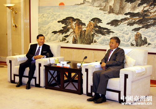 郭樹清與王志剛親切交談 郭樹清與王志剛親切交談