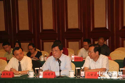 兩岸城市綠色環(huán)保產(chǎn)業(yè)合作交流座談會在青島召開 兩岸城市綠色環(huán)保產(chǎn)業(yè)合作交流座談會在青島召開