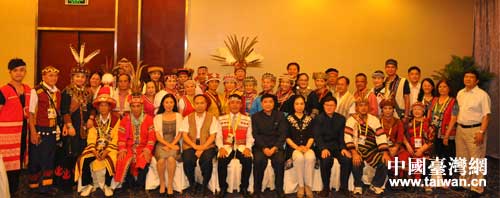 班程農(nóng)副主席與交流團(tuán)團(tuán)員合影 班程農(nóng)副主席與交流團(tuán)團(tuán)員合影