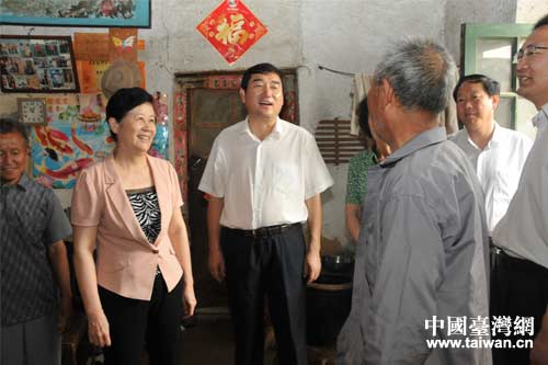 山東省臺(tái)辦機(jī)關(guān)黨委到沾化縣與基層黨員共慶七一 山東省臺(tái)辦機(jī)關(guān)黨委到沾化縣與基層黨員共慶七一