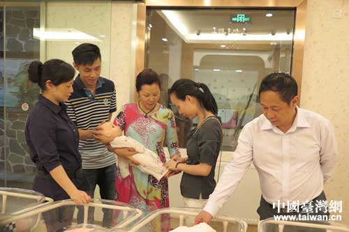 觀看育嬰設(shè)備 觀看育嬰設(shè)備