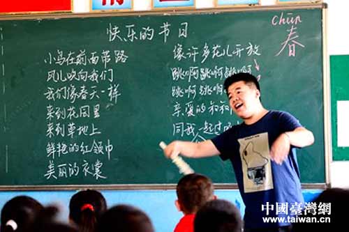 學(xué)習(xí)歌曲“快樂(lè)的節(jié)日” 學(xué)習(xí)歌曲“快樂(lè)的節(jié)日”