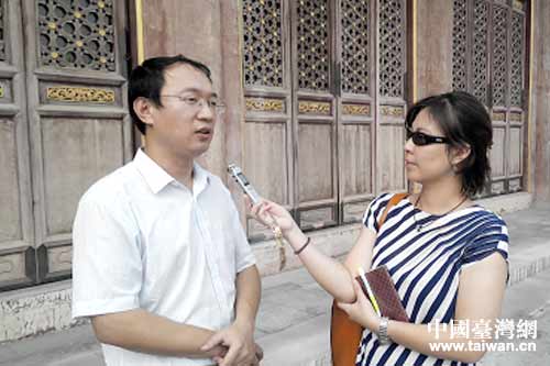 呂智勇接受臺中廣播電臺臺長助理何梅菁女士的采訪 呂智勇接受臺中廣播電臺臺長助理何梅菁女士的采訪