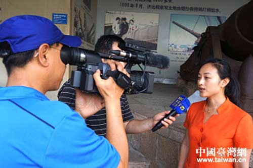 兩岸記者海峽兩岸交流基地巡禮采訪團(tuán)在威海采訪 兩岸記者海峽兩岸交流基地巡禮采訪團(tuán)在威海采訪