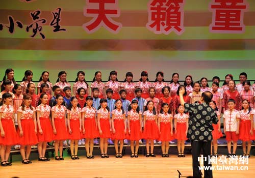 小熒星合唱團(tuán)演出現(xiàn)場(chǎng) 小熒星合唱團(tuán)演出現(xiàn)場(chǎng)