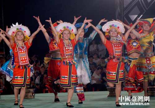 廣西少數(shù)民族藝術(shù)團(tuán)學(xué)生表演歌舞聯(lián)唱 廣西少數(shù)民族藝術(shù)團(tuán)學(xué)生表演歌舞聯(lián)唱