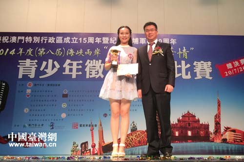 武漢理工大學(xué)元悅(左)獲得季軍 武漢理工大學(xué)元悅(左)獲得季軍