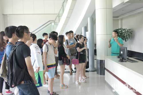 兩岸大學生走進“祐康集團透明工場” 兩岸大學生走進“祐康集團透明工場”