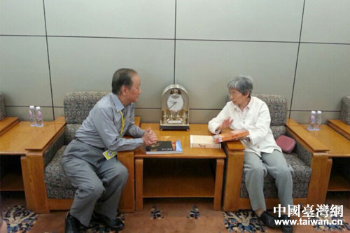 敦煌研究院院長(zhǎng)樊錦詩(shī)與臺(tái)灣新黨主席郁慕明會(huì)面 敦煌研究院院長(zhǎng)樊錦詩(shī)與臺(tái)灣新黨主席郁慕明會(huì)面