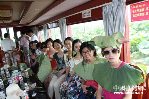 兩岸媒體參訪團(tuán)湖野生荷花世界 兩岸媒體參訪團(tuán)湖野生荷花世界