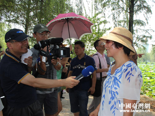 兩岸媒體參訪團(tuán)湖野生荷花世界 兩岸媒體參訪團(tuán)湖野生荷花世界