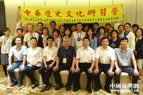 參加研習(xí)營(yíng)活動(dòng)的全體成員合影 參加研習(xí)營(yíng)活動(dòng)的全體成員合影