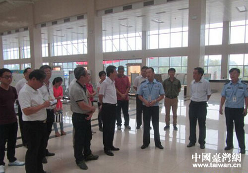 江蘇淮安臺辦組織在淮臺商開展“走進(jìn)交巡警”活動 江蘇淮安臺辦組織在淮臺商開展“走進(jìn)交巡警”活動