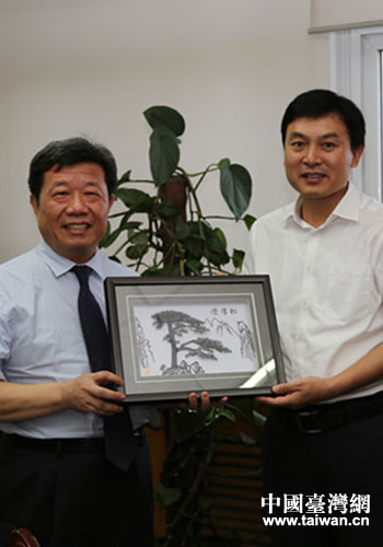 張永(右)與王正典(左)合影留念 張永(右)與王正典(左)合影留念