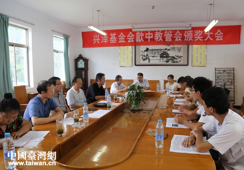 歙縣中學(xué)第十一屆興澤助學(xué)金頒獎(jiǎng)活動(dòng) 歙縣中學(xué)第十一屆興澤助學(xué)金頒獎(jiǎng)活動(dòng)