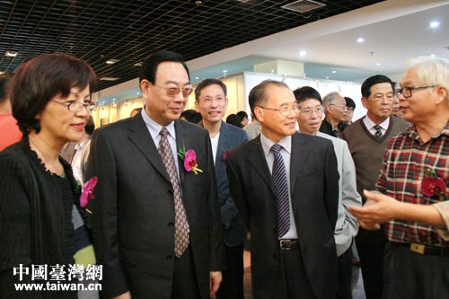 �����f(xi��)�~����ϯ�c�ɰ������Ҵ�����ͬ���^��չ��