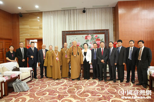 �V�����f(xi��)��ϯ��H�ߣ����ߣ���Ҋ�_�����Ʒ������L�F(tu��n)һ��