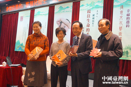 陳福民教授和人民出版社向北京大學(xué)和清華大學(xué)圖書(shū)館贈(zèng)書(shū) 陳福民教授和人民出版社向北京大學(xué)和清華大學(xué)圖書(shū)館贈(zèng)書(shū)