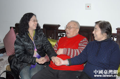 盧麗安會長慰問老臺胞杜長庚 盧麗安會長慰問老臺胞杜長庚