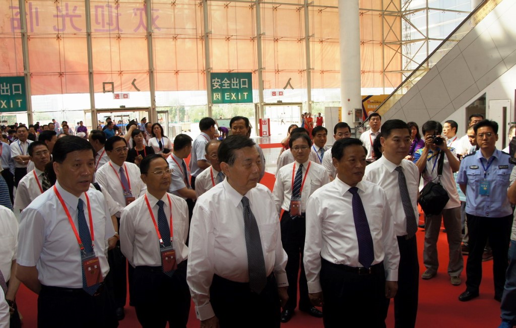 5��29����ɽ�|ʡί��ί���Ԫ�Ⱥ��_(t��i)���Q(m��o)�����Ķ����L��־����ϯ2014ɽ�|����(j��)�ϣ��_(t��i)����Ʒ���[��(hu��)