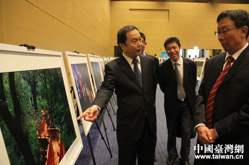 北京市旅游委主任宋宇等嘉賓參觀圖片展 北京市旅游委主任宋宇等嘉賓參觀圖片展