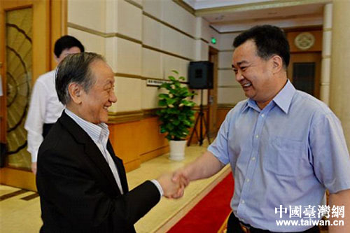 湖北省委常委、襄陽市委書記王君正(右)會見臺灣新黨主席郁慕明(左) 湖北省委常委、襄陽市委書記王君正(右)會見臺灣新黨主席郁慕明(左)