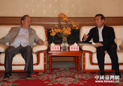 ������ʡί��ί������(w��)��ʡ�L(zh��ng)��(hu��)����(hu��)Ҋ(ji��n)�_(t��i)��־�μ��F(tu��n)�����~�s������һ��