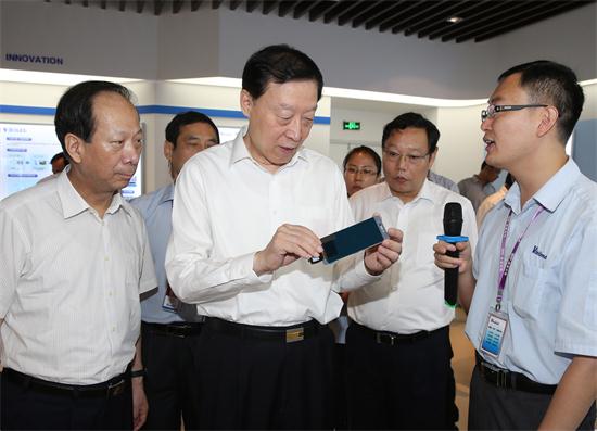 省委書記羅志軍在蘇州昆山臺資企業(yè)調(diào)研 省委書記羅志軍在蘇州昆山臺資企業(yè)調(diào)研