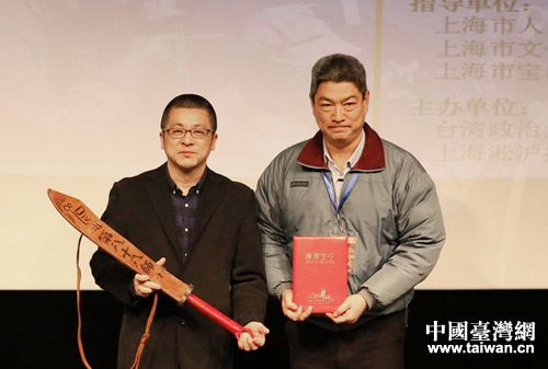 臺胞白中祺先生向淞滬館捐贈淞滬會戰(zhàn)期間中國軍隊第八十八師使用的大刀 臺胞白中祺先生向淞滬館捐贈淞滬會戰(zhàn)期間中國軍隊第八十八師使用的大刀