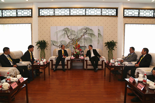 四川省政協(xié)副主席唐堅(jiān)會(huì)見(jiàn)郁慕明 四川省政協(xié)副主席唐堅(jiān)會(huì)見(jiàn)郁慕明