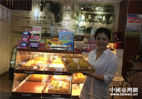 海南新娘詹夏莉和她最喜愛的點(diǎn)心 海南新娘詹夏莉和她最喜愛的點(diǎn)心