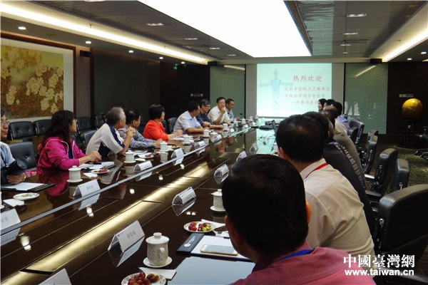 參訪團(tuán)一行與北京市臺(tái)聯(lián)領(lǐng)導(dǎo)和美亞生物科技集團(tuán)領(lǐng)導(dǎo)交流 參訪團(tuán)一行與北京市臺(tái)聯(lián)領(lǐng)導(dǎo)和美亞生物科技集團(tuán)領(lǐng)導(dǎo)交流