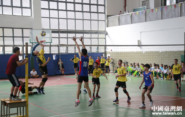 與廣州市第97中學(xué)排球隊進行友誼賽 與廣州市第97中學(xué)排球隊進行友誼賽