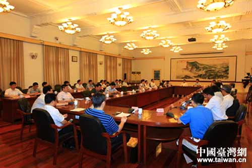 政府職能部門、部分臺(tái)資企業(yè)出席臺(tái)資企業(yè)座談會(huì)的現(xiàn)場(chǎng)