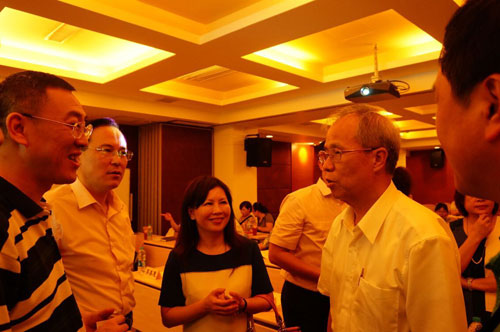 �~�ݵ��L��Ӣ������ί�c����(qi��ng)��̎�L����ǰ����