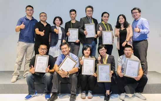 兩岸創(chuàng)客團(tuán)隊(duì)合影 兩岸創(chuàng)客團(tuán)隊(duì)合影