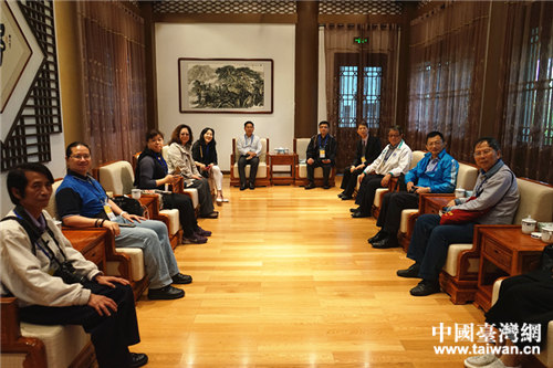 媒體團(tuán)在海峽兩岸交流基地孔學(xué)堂座談 媒體團(tuán)在海峽兩岸交流基地孔學(xué)堂座談