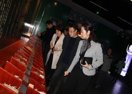 說(shuō)明: 照片 198