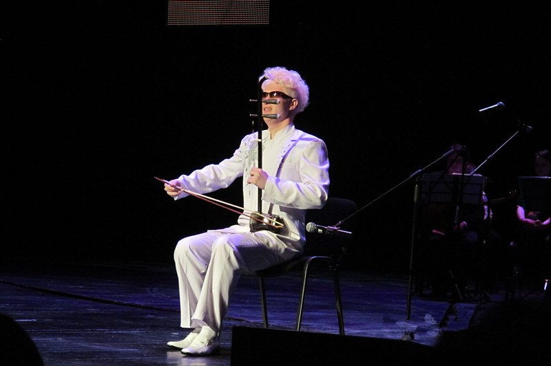 白化病小伙將赴北京特色周展才藝 白化病小伙將赴北京特色周展才藝