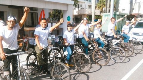 臺游子化身“黑騎士”沿街叫賣望喚起民眾古早記憶