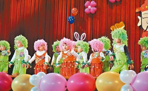 宜蘭小朋友跳“妖怪舞”迎春可愛(ài)模樣萌翻全場(chǎng)